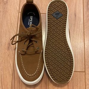 Brown. Size 8. Women’s